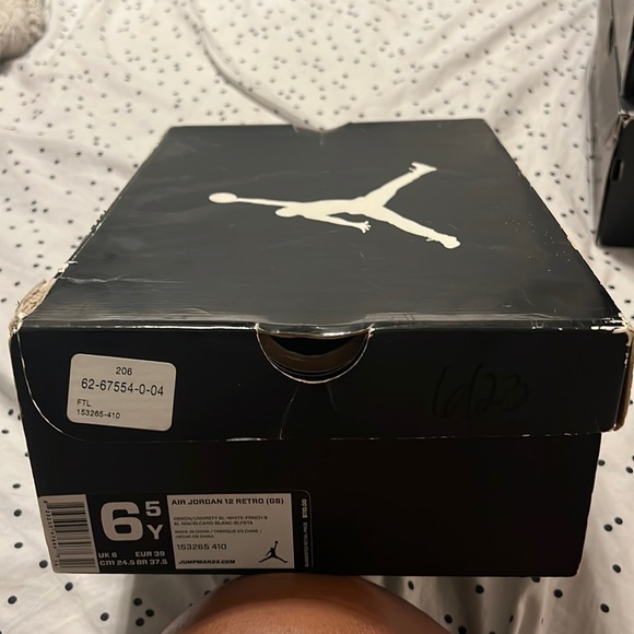 Air Jordan 12 Retro - Picture 3 of 3